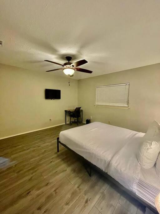 3 Bedroom Entire Home - Centrally Located In Katy, Texas Экстерьер фото