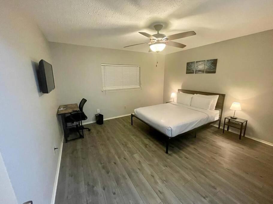 3 Bedroom Entire Home - Centrally Located In Katy, Texas Экстерьер фото